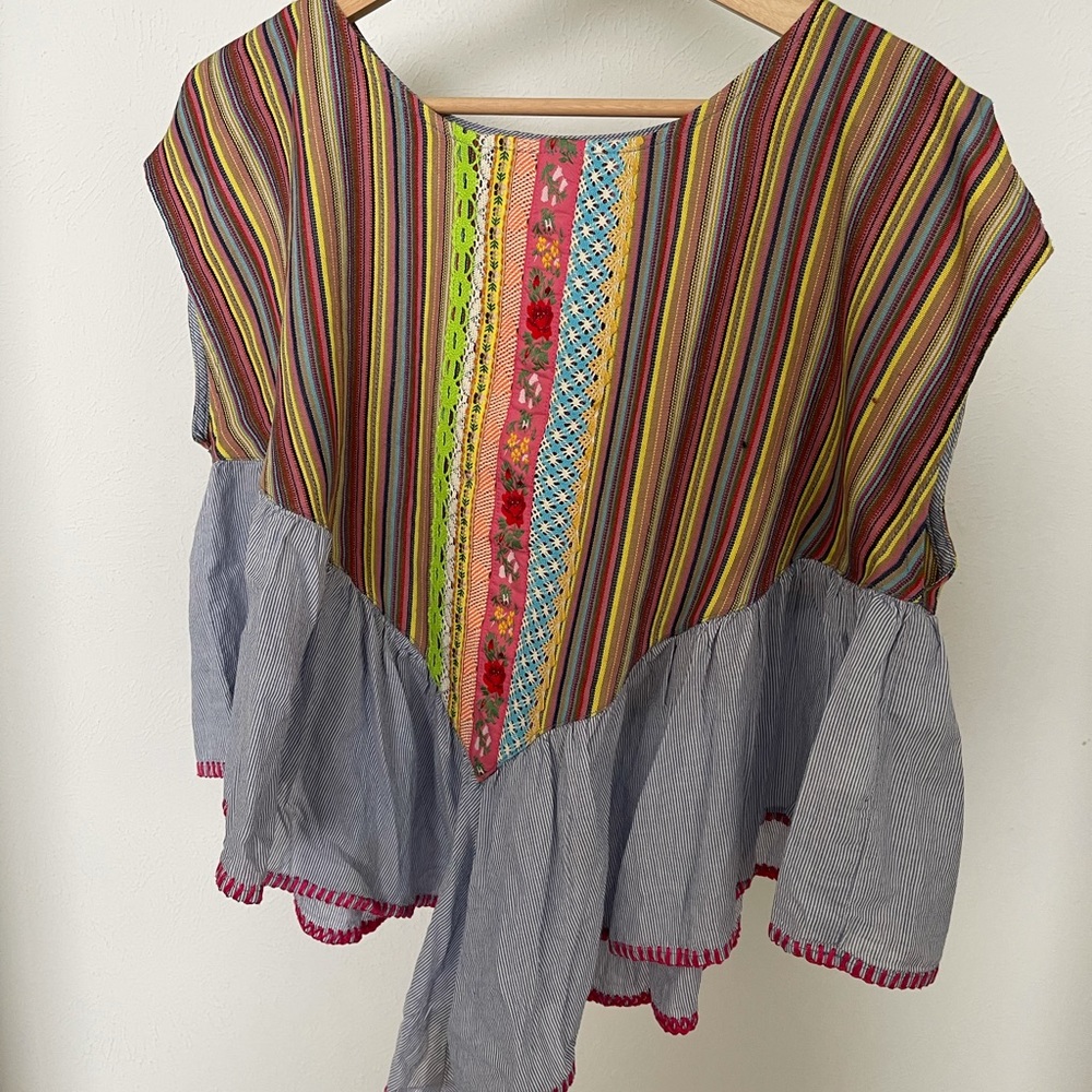 Cropped and flowy blouse